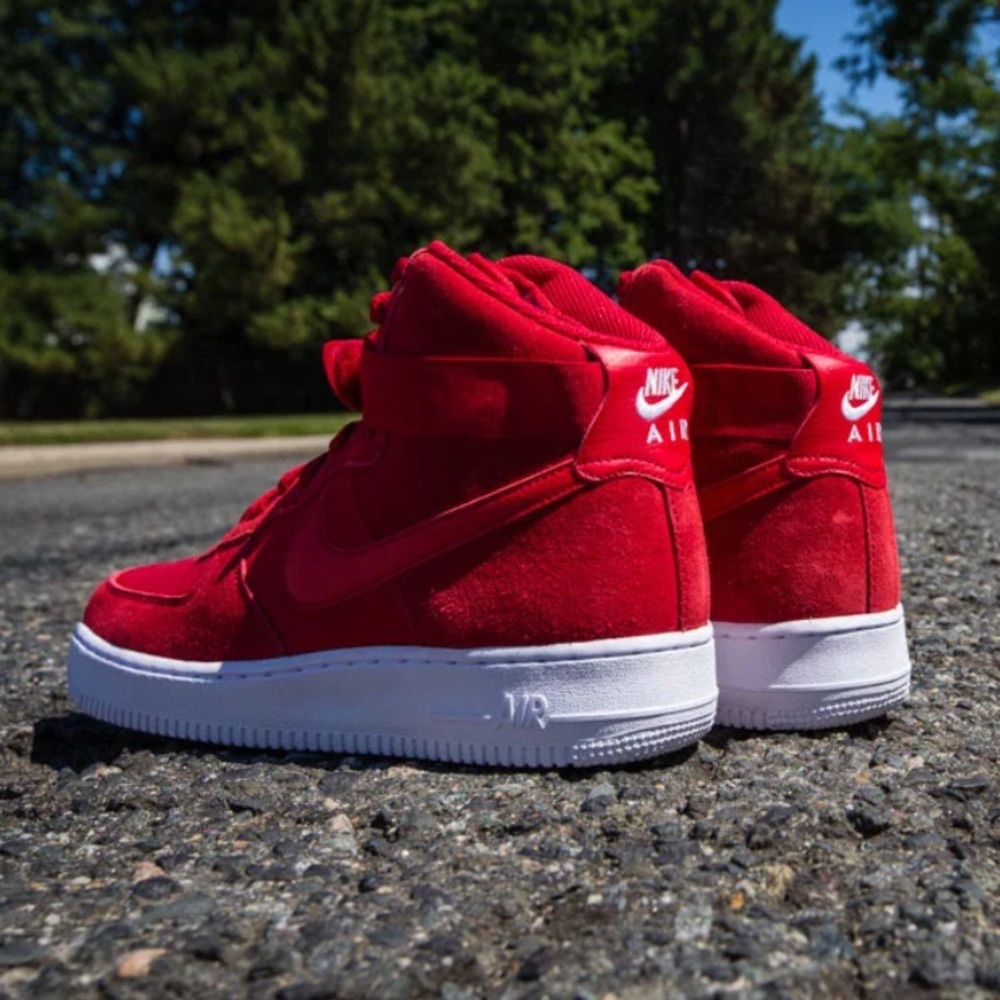 Nike Air Force 1 07’ Red/suede high tops